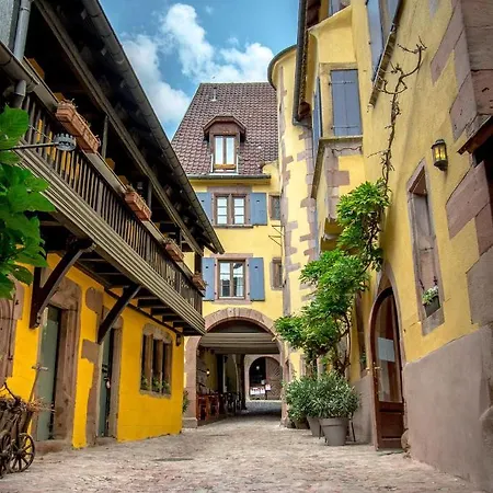 Hotel De La Couronne 3*