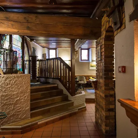 De La Couronne Hotel