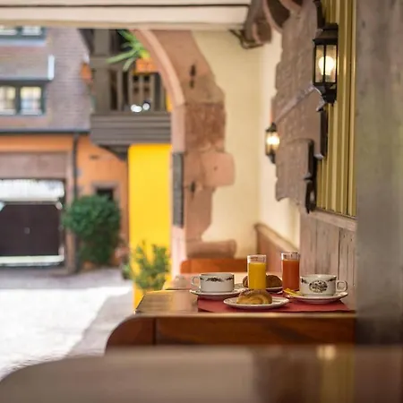 Hotel De La Couronne 3*