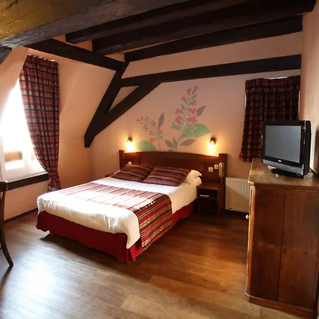 Hotel De La Couronne 3*