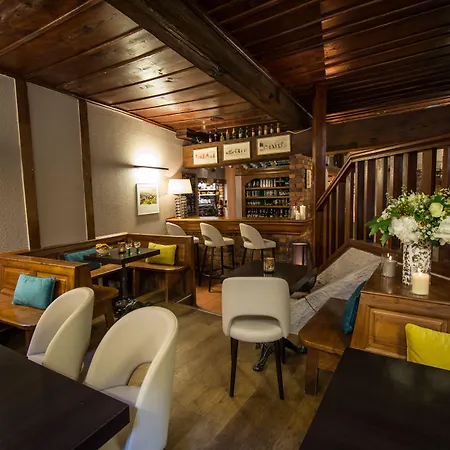 Hotel De La Couronne 3*