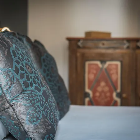 Hotel De La Couronne 3*