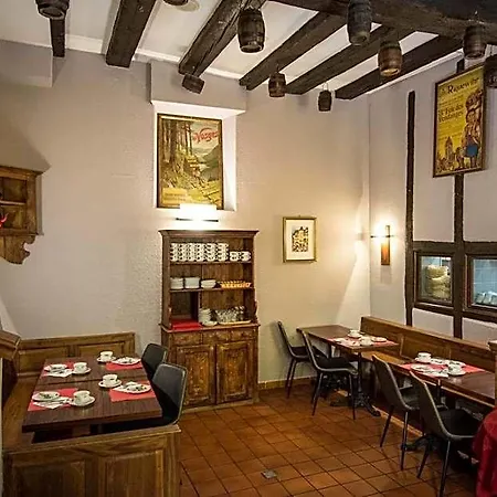 Hotel De La Couronne