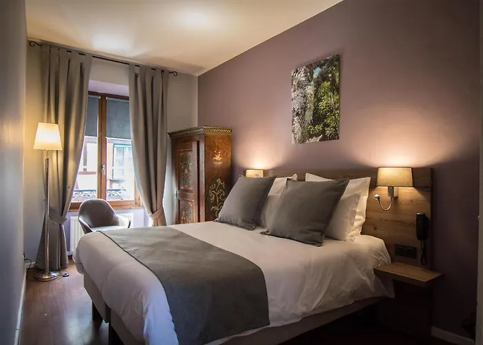 ホテル ドゥ ラ クロンヌ 3*