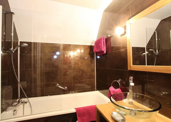 ドゥ ラ クロンヌ ホテル 3*