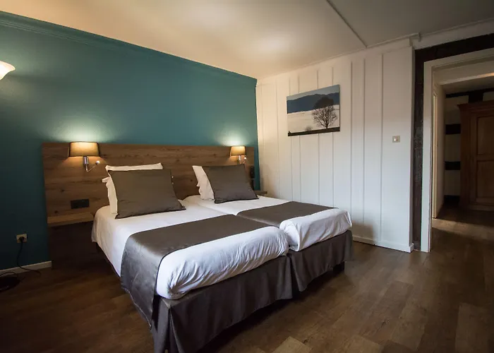 ドゥ ラ クロンヌ 3* リクヴィール